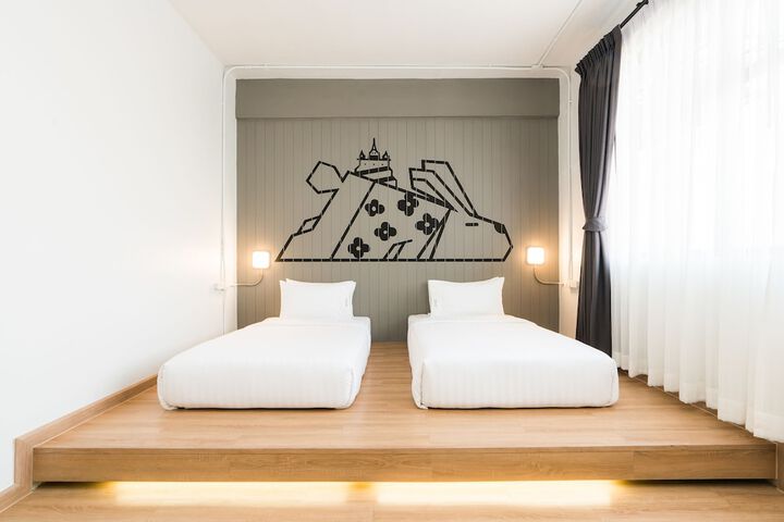 Room 32 of 96