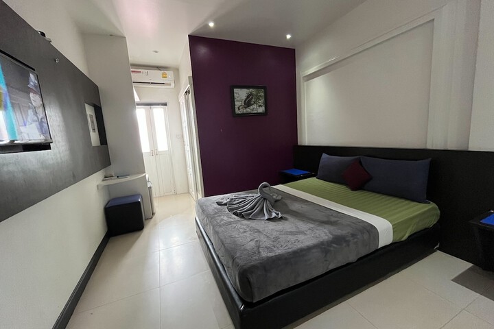 Room 11 of 42