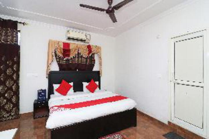 HOTEL SHHALOM BY OYO ROOMS