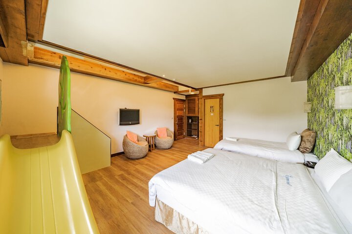 Room 34 of 146