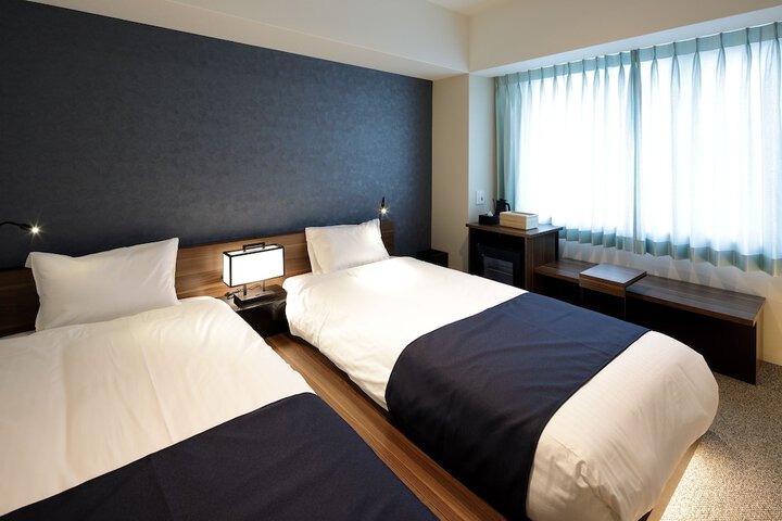 Room 9 of 16