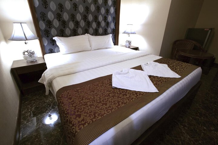 Room 13 of 35