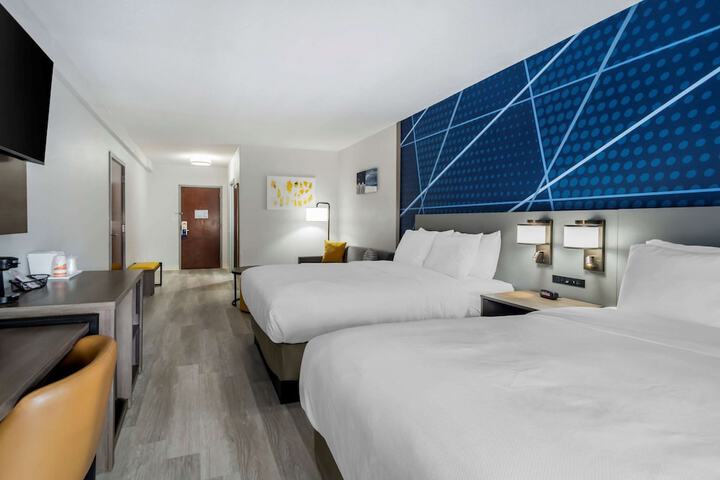 Room 9 of 28