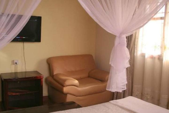Room 7 of 10