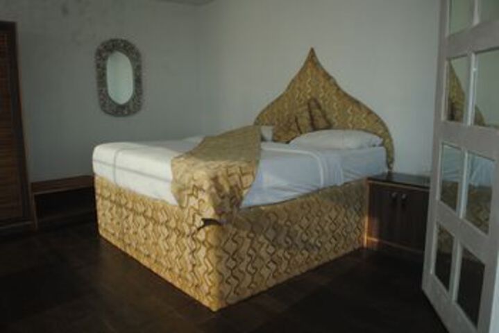 Room 18 of 25