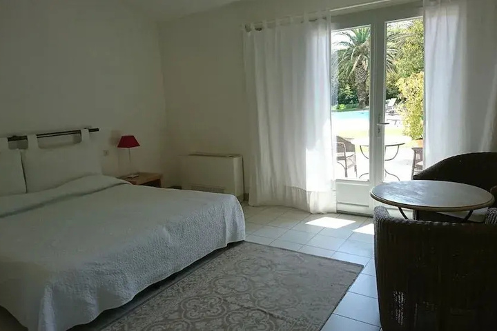 Room 4 of 14