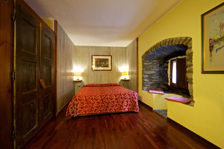 Room 5 of 15