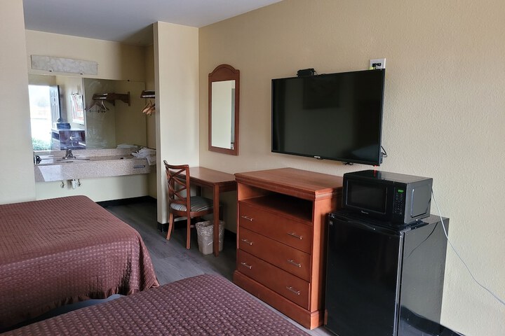 1 King Bed (11 of 13)