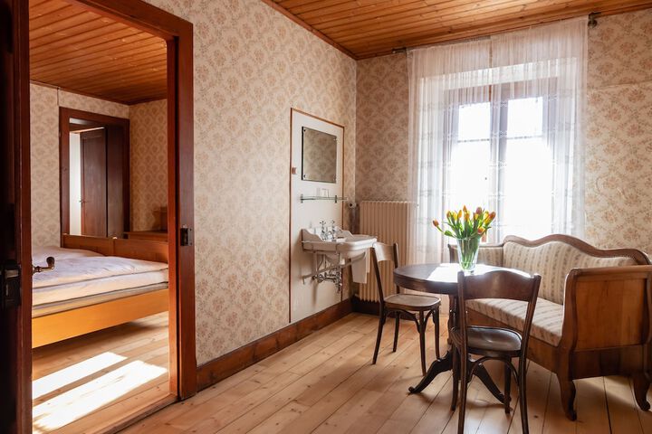 Room 9 of 35