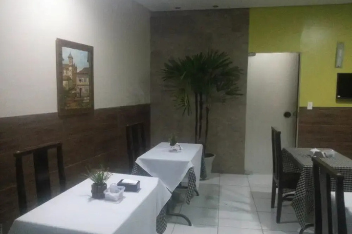 Dining 19 of 25
