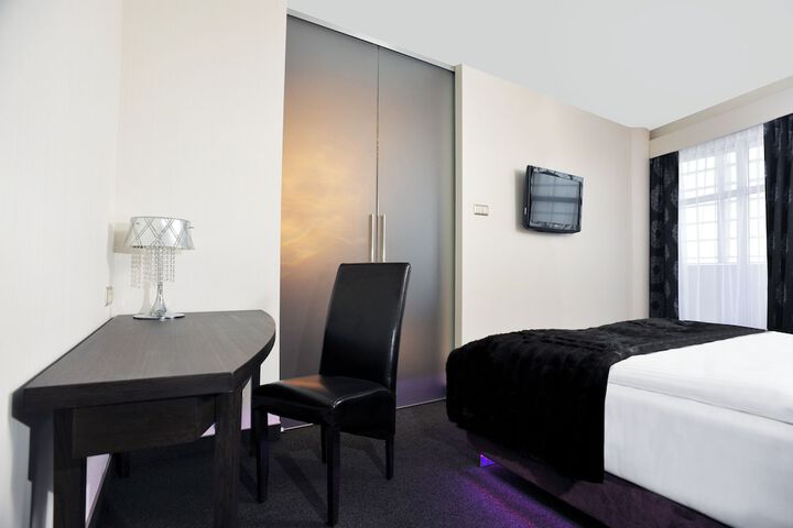 Room 8 of 23