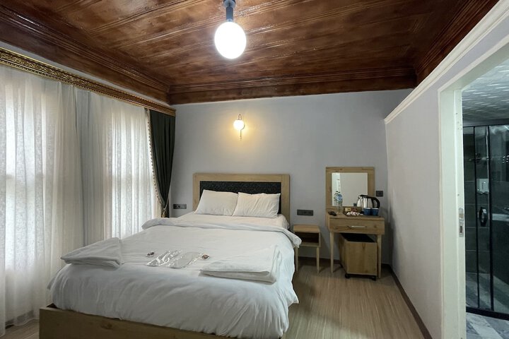 Room 52 of 100