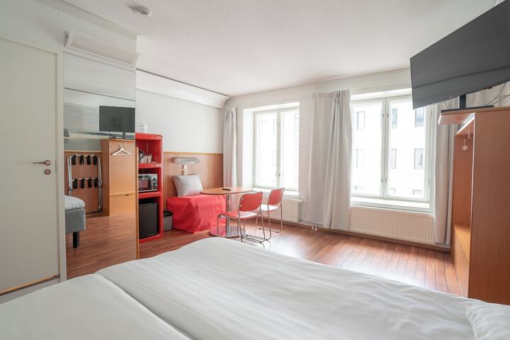 Room 8 of 16