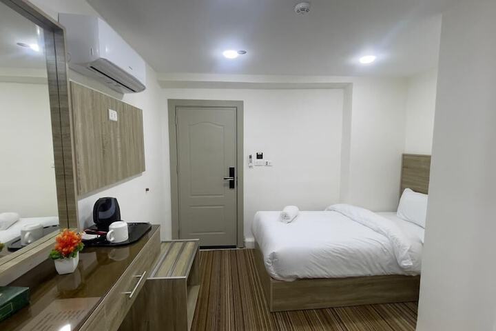 Room 11 of 29
