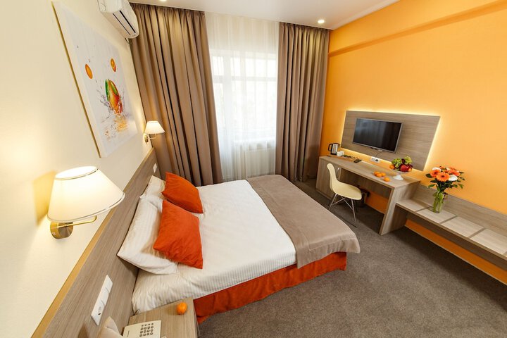 Room 9 of 33