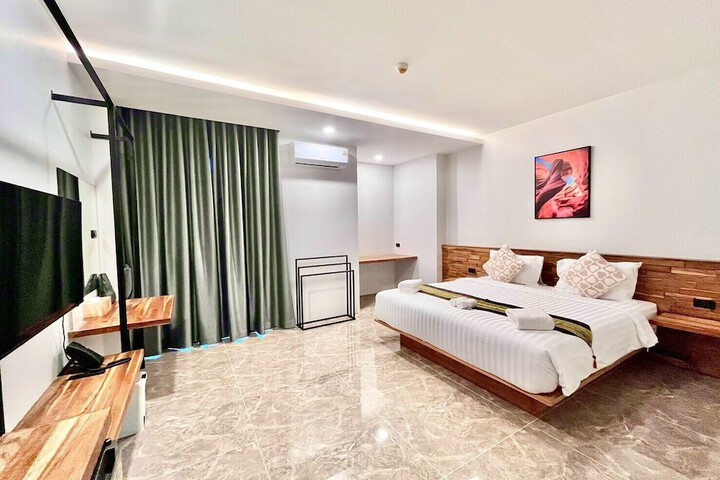 Room 10 of 27