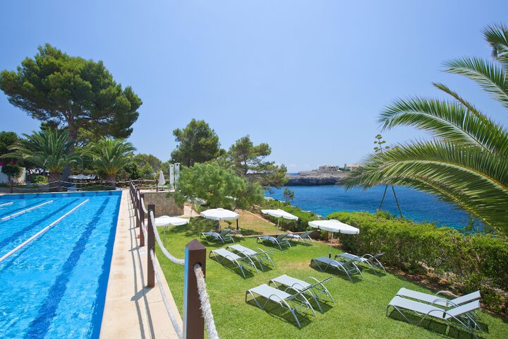 Hotel Pool