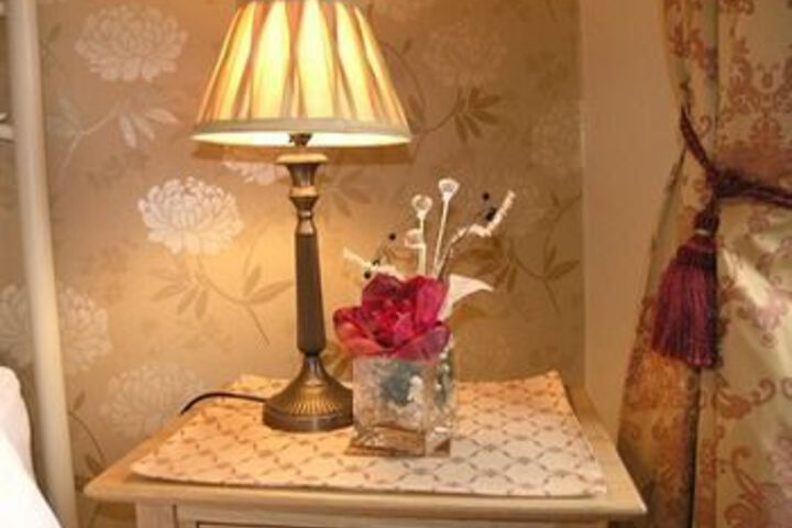 Room 16 of 28