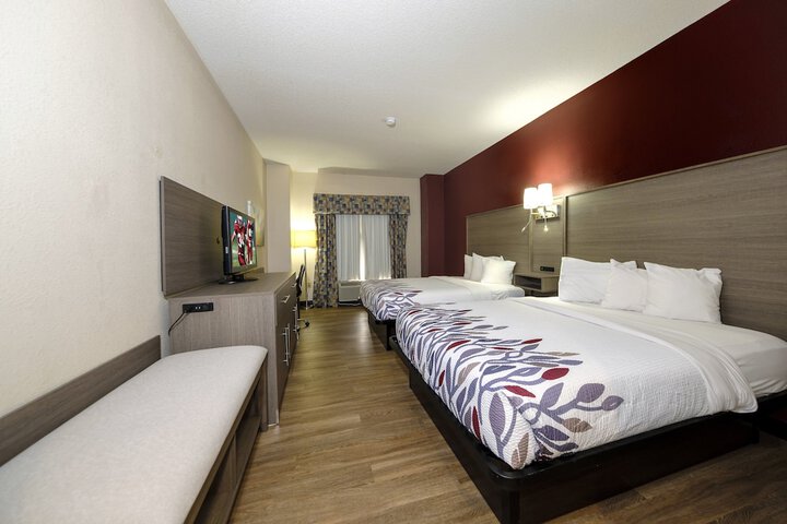 Deluxe 2 Queen Beds (5 of 10)