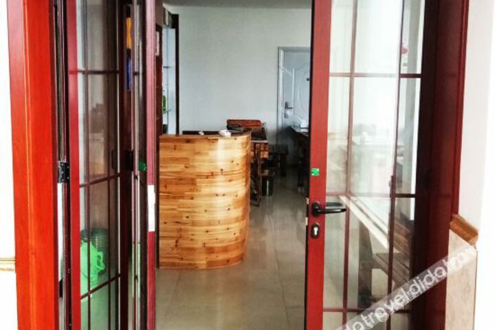Xibaipo Yijia Express Hotel