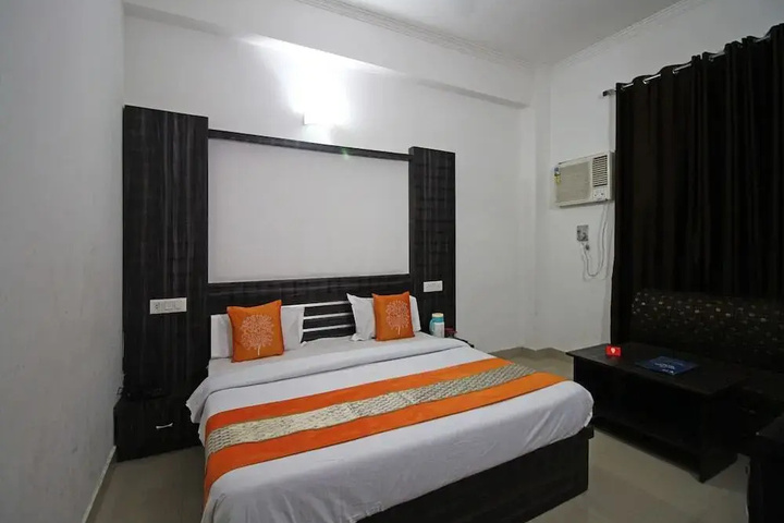 Room 5 of 10