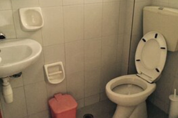 Room 4 of 13