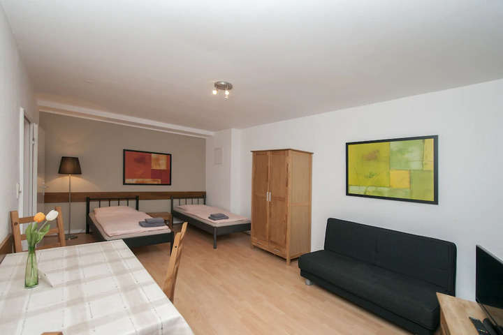 Room 4 of 10