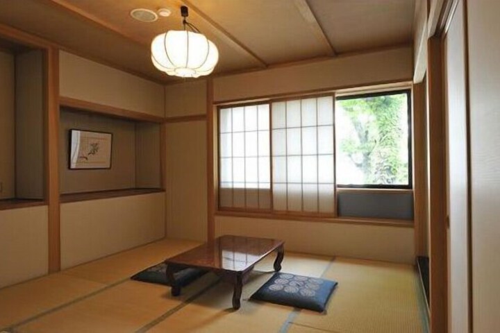 Room 7 of 27