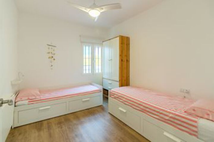 Room 16 of 39