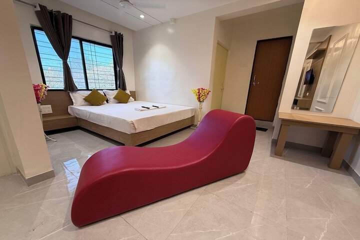 Room 12 of 17