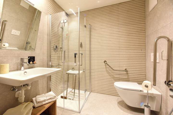 Room 10 of 20
