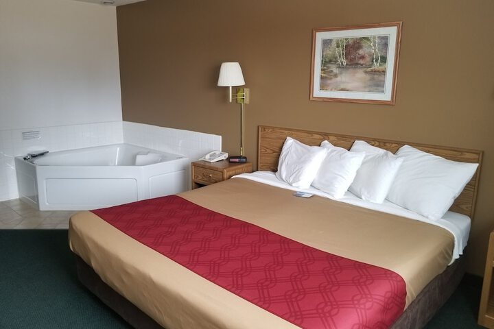 Room 6 of 32