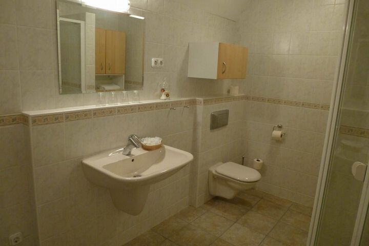 Room 48 of 96