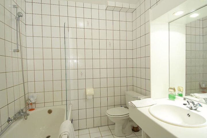 Room 6 of 23