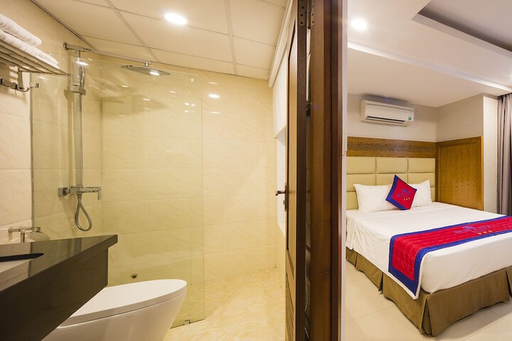 Room 18 of 28