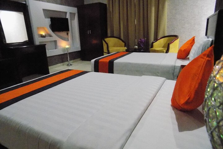 Room 10 of 14