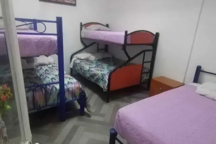 Room 4 of 9