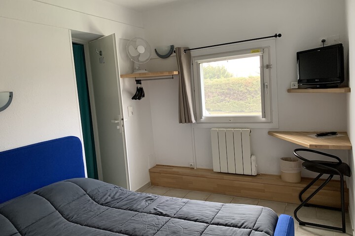 Room 11 of 37