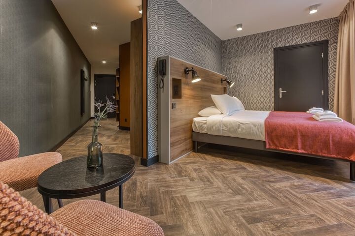 Room 19 of 191