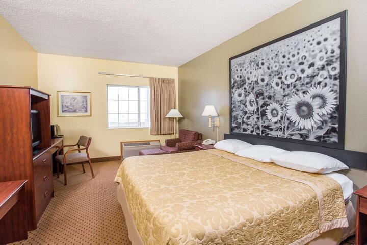 Standard Double Room (5 of 6)