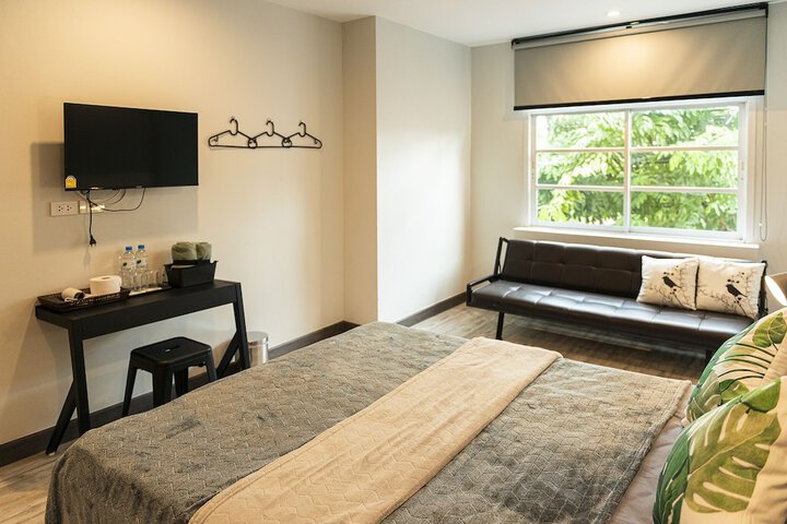 Room 9 of 32