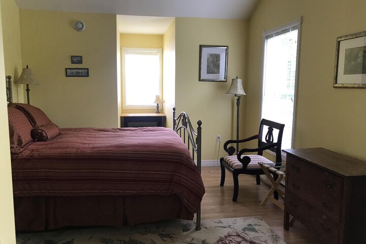 Room 6 of 28