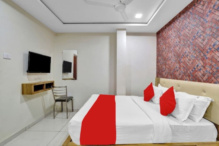 Room 7 of 15