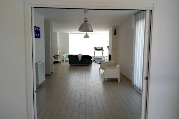 Room 3 of 7