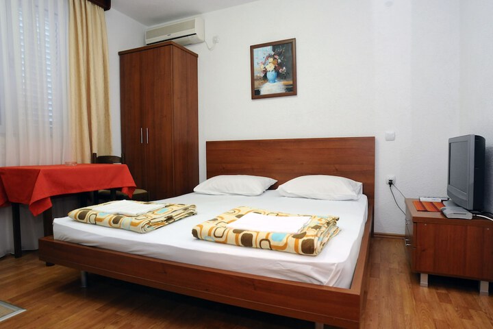 Room 2 of 45