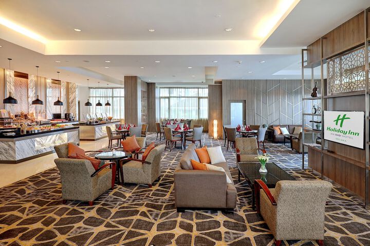 Lounge 104 of 135