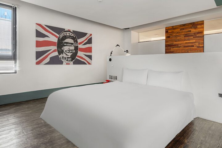 Room 95 of 201