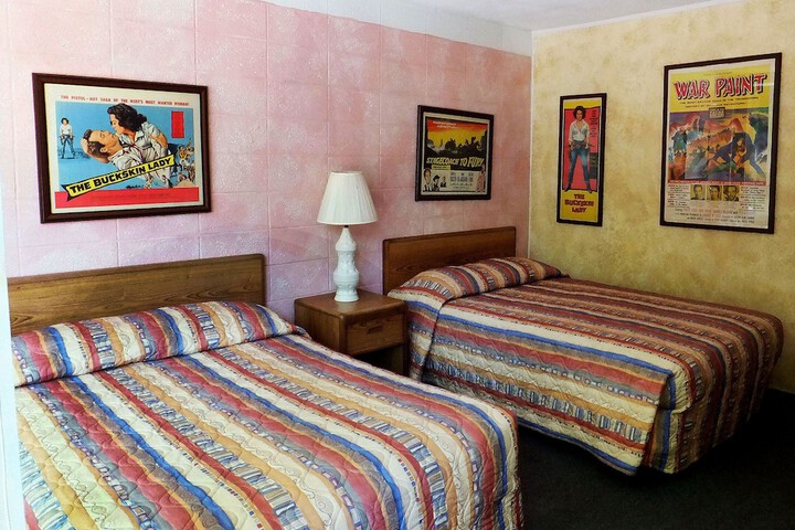 Room 4 of 32