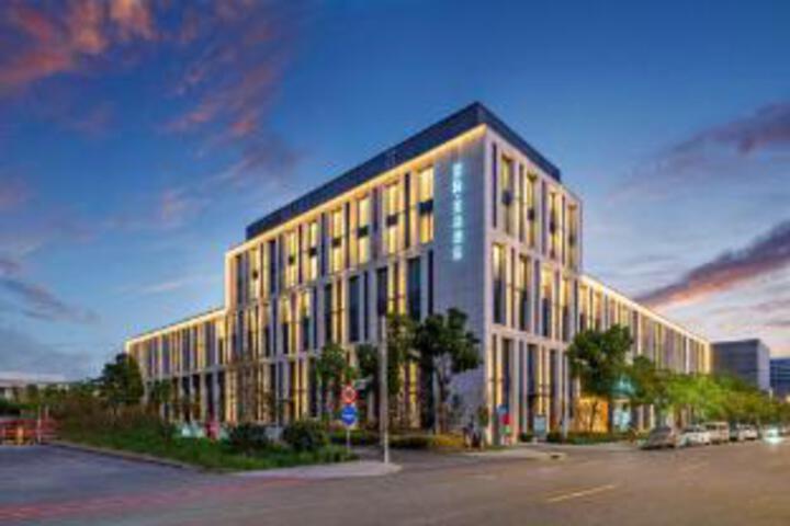 StarWorld Mega Hotel (Shanghai Lingang New City Branch)