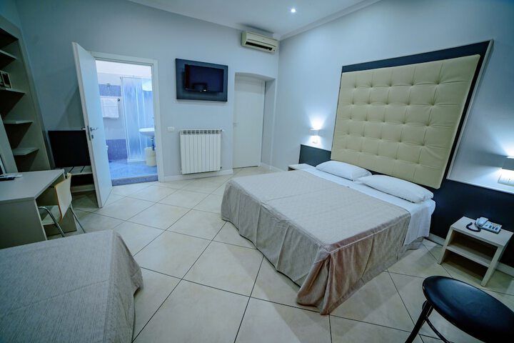 Room 42 of 107